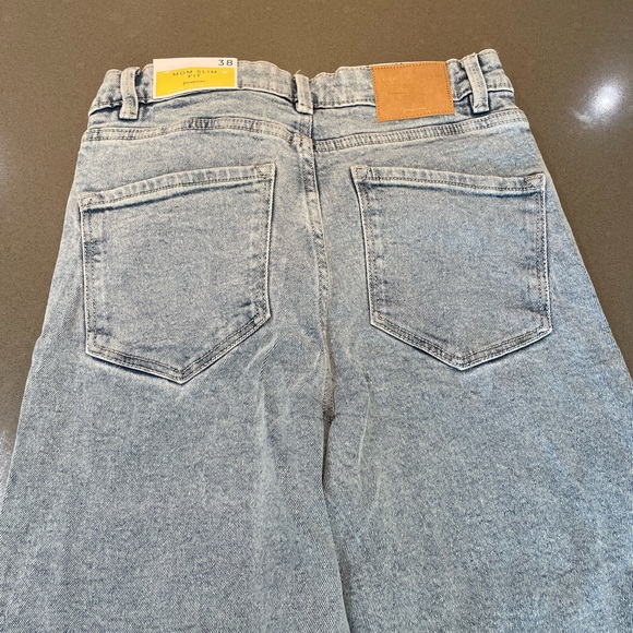 Stradivarius Mom Jeans - Picture 3 of 3